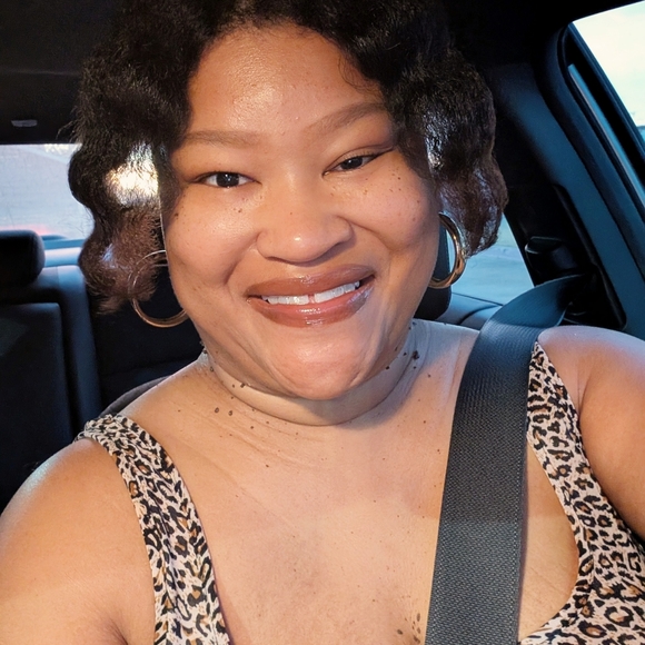 Meet your Posher, Rosaline - Picture 1 of 1